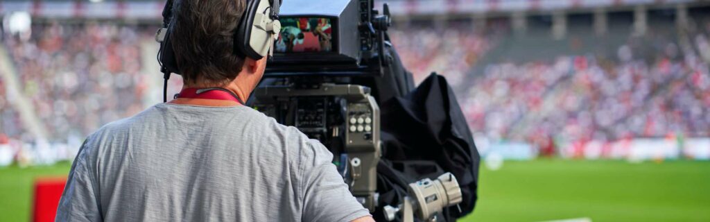 Descubre qué estudiar para trabajar en el periodismo deportivo y cuáles son las salidas laborales